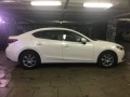  Mazda 3  (-) 